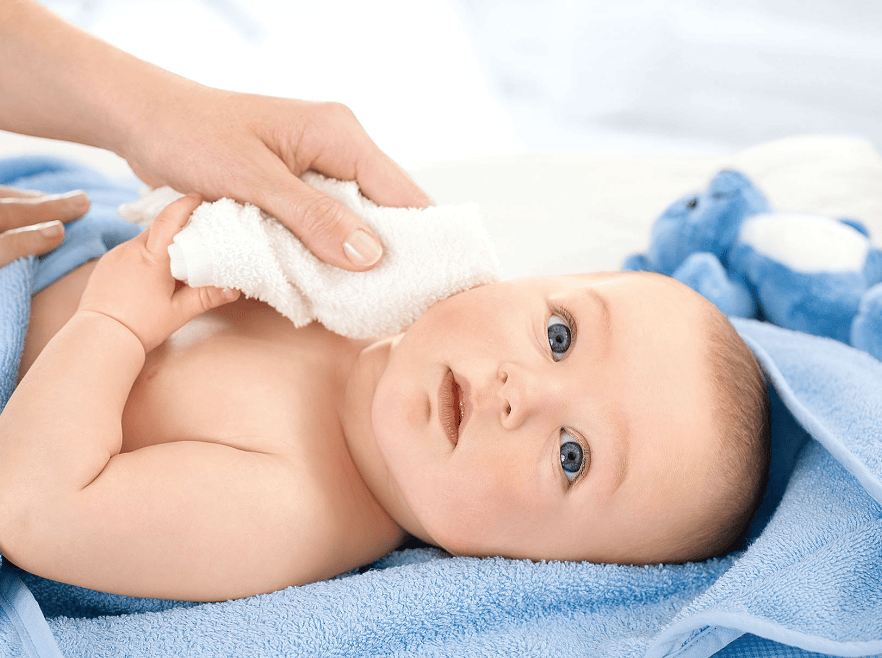čiščenje kože pri dojenčku